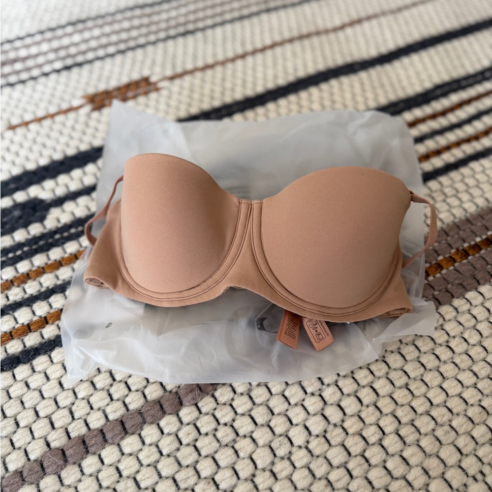 NWT Skims Fits Everybody Strapless Bra